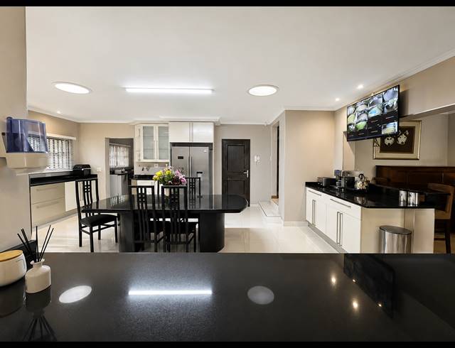 5 BEDROOM HOUSE FOR SALE IN THREE RIVERS EAST